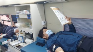 [포토뉴스] 코로나19 위기 극복 위한 헌혈에 나선 '논산 경찰'